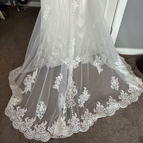 Madison Couture Wedding Dress - Picture 2 of 14